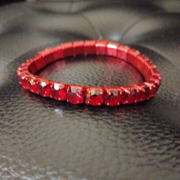 Chic Red Square Faceted Crystals In Cells Linked Bracelet On Elastic - Picture 9 of 10